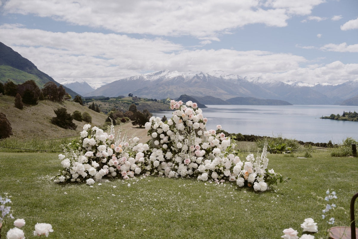 OUR SIGNATURE STYLE : FLORAL NESTS - The Green Room Flower Company