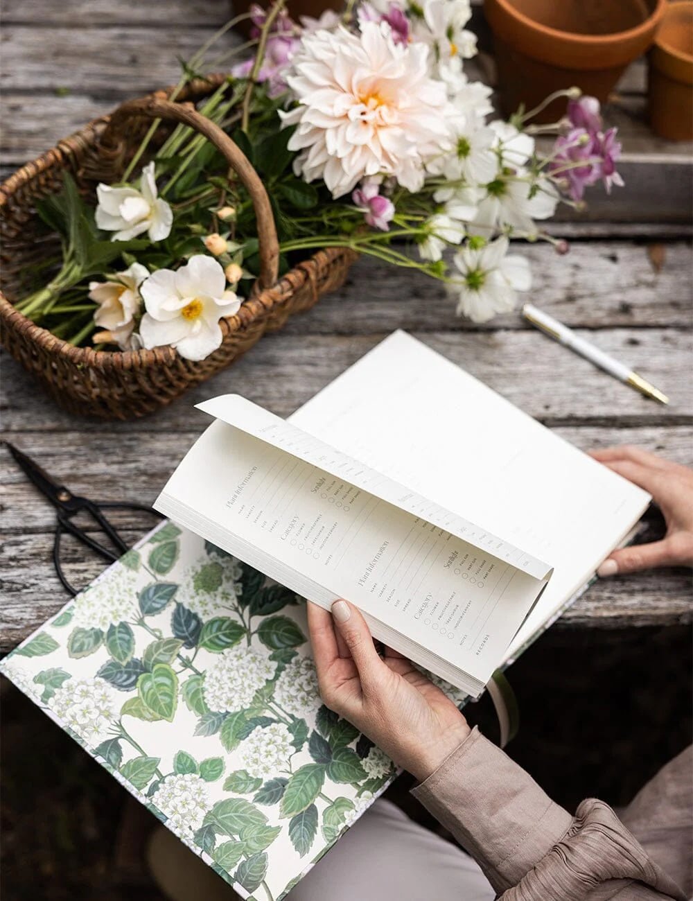 Heirloom Gardening Journal - Hydrangea - The Green Room Flower Company