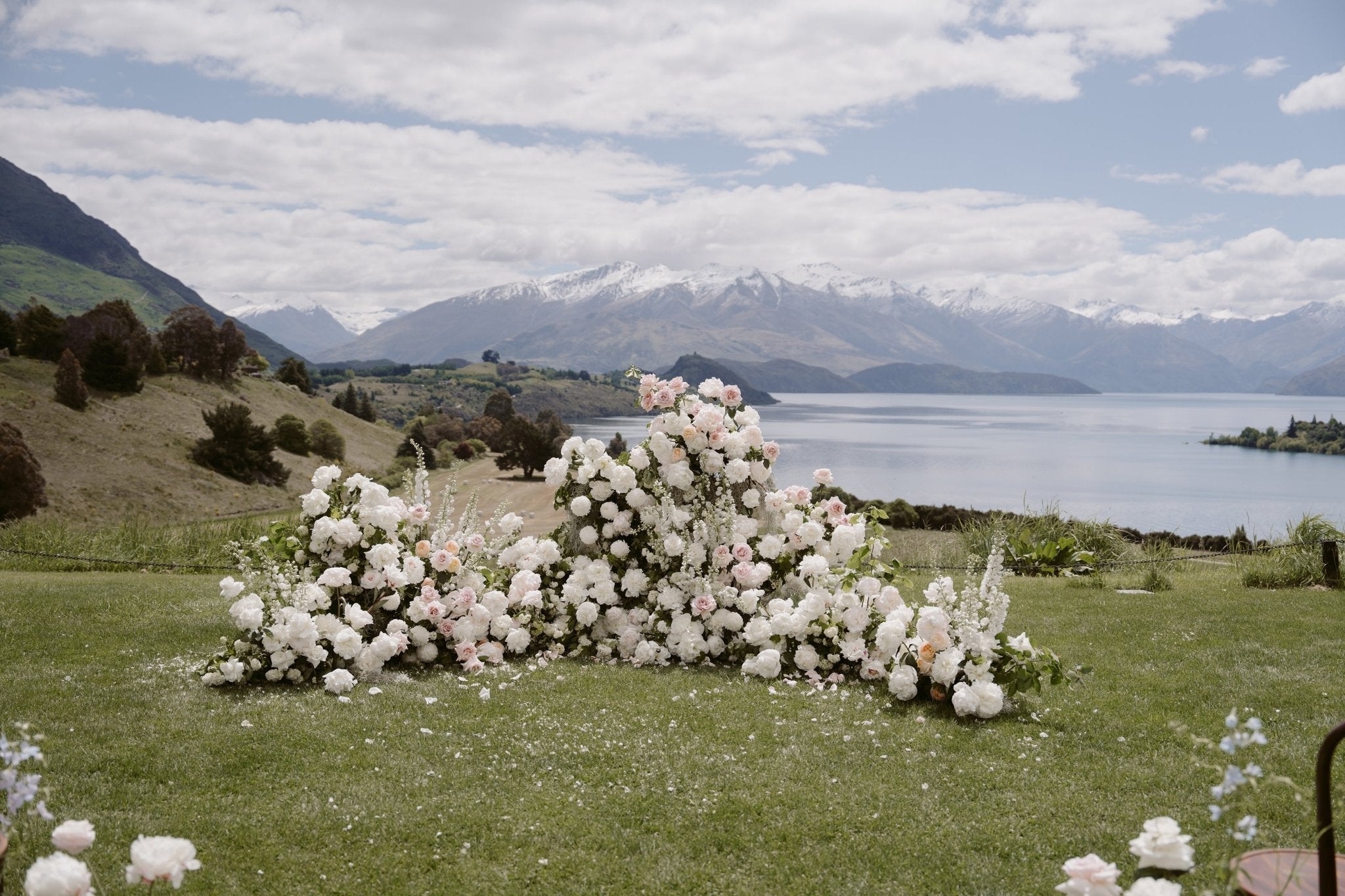 OUR SIGNATURE STYLE : FLORAL NESTS - The Green Room Flower Company