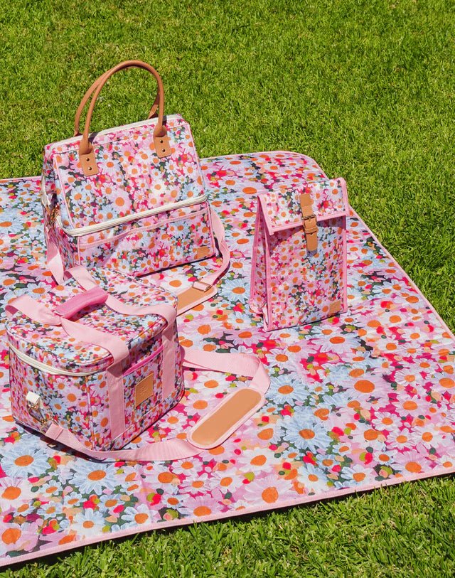 Daisy Days Leisure Rug - The Green Room Flower Company